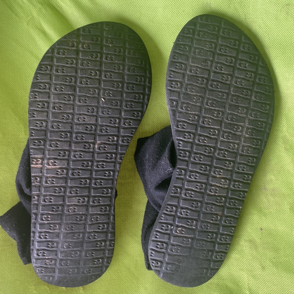 Girls sanuks - Picture 4 of 4